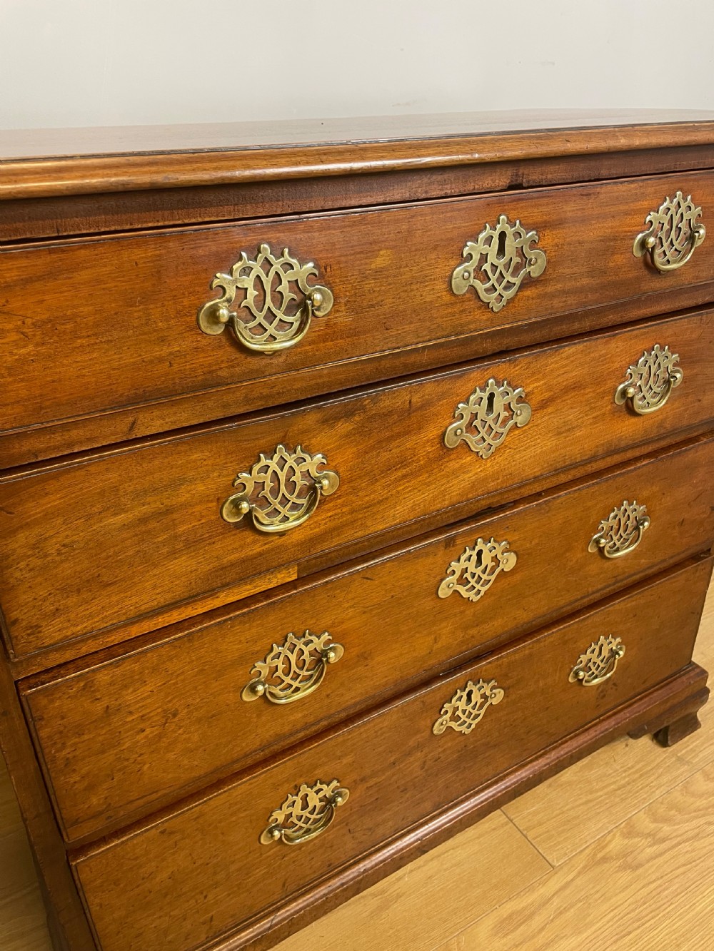 Small mahogany Georgian chest of drawers  View IV