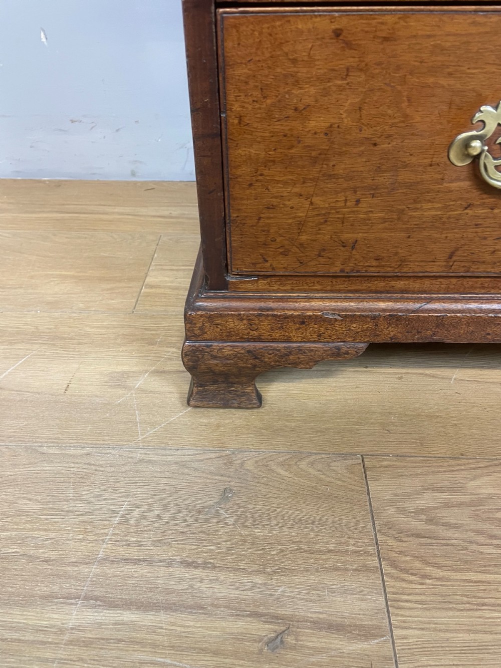 Small mahogany Georgian chest of drawers  View IX