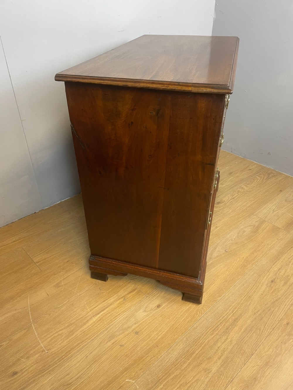 Small mahogany Georgian chest of drawers  View X