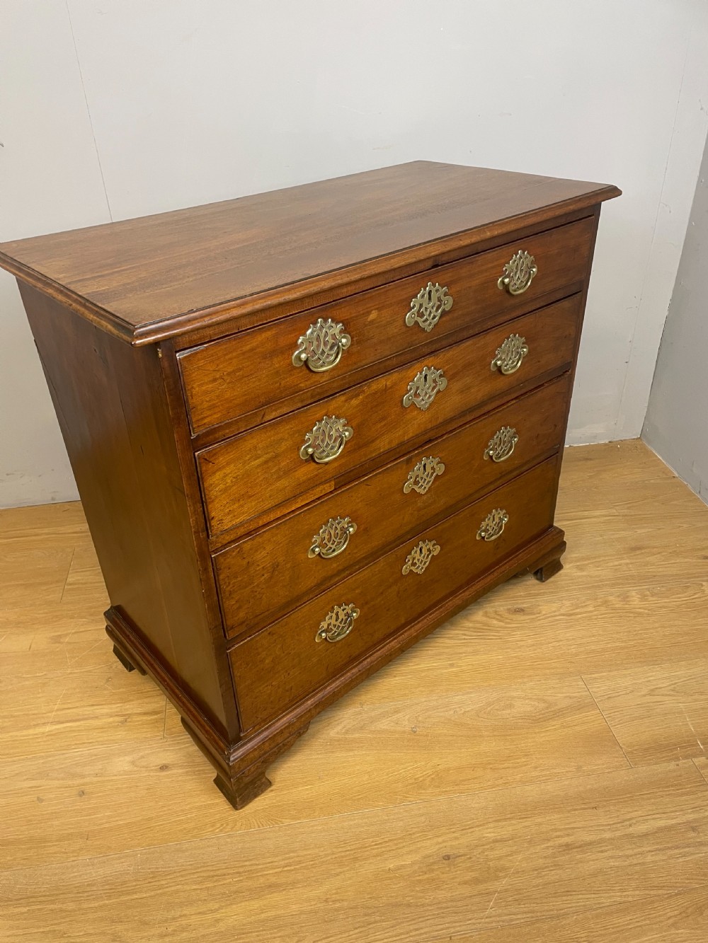 Small mahogany Georgian chest of drawers  View XI