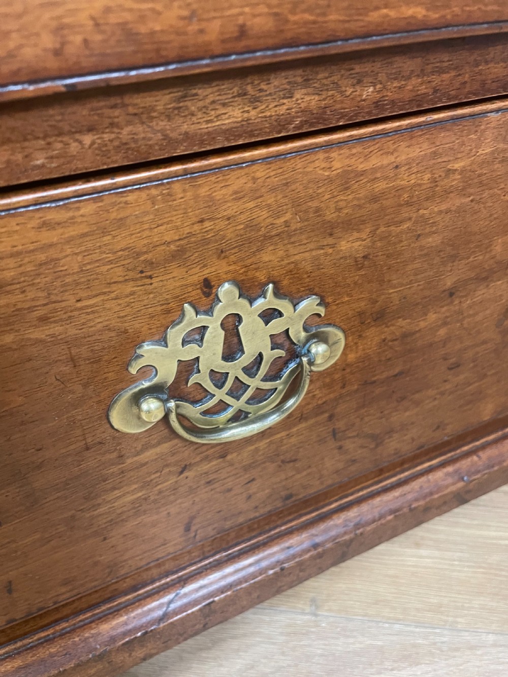 Small mahogany Georgian chest of drawers  View XII