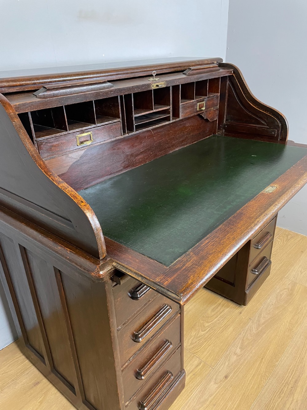 Oak twin pedestal roll top desk in original condition  View VIII