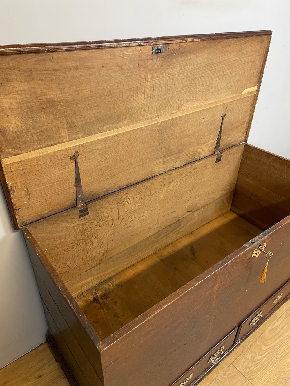 Late Georgian oak mule chest  View V