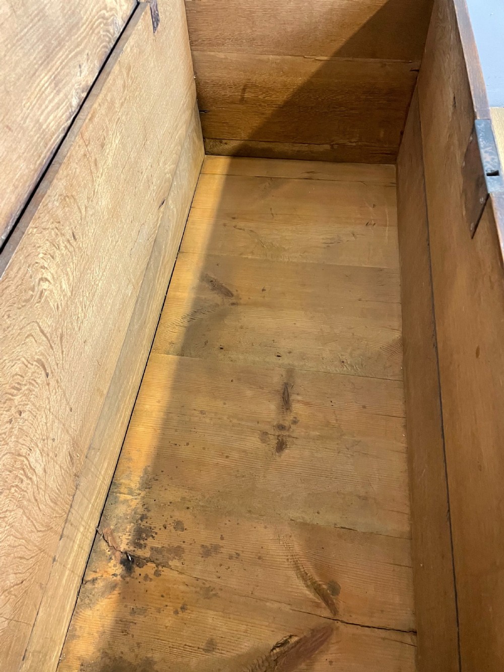 Late Georgian oak mule chest  View VI