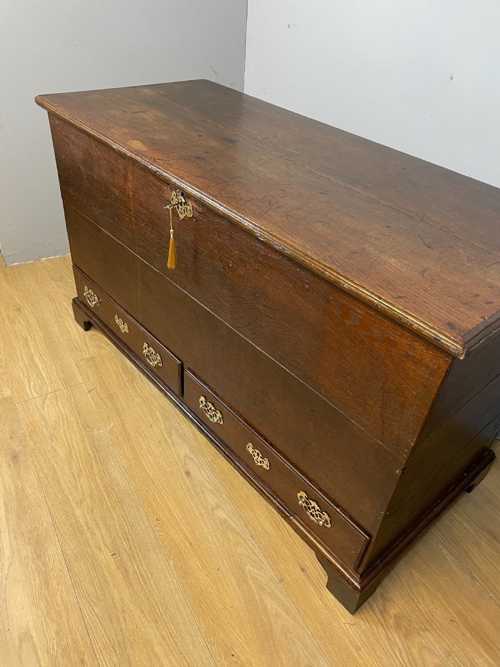 Late Georgian oak mule chest  View X