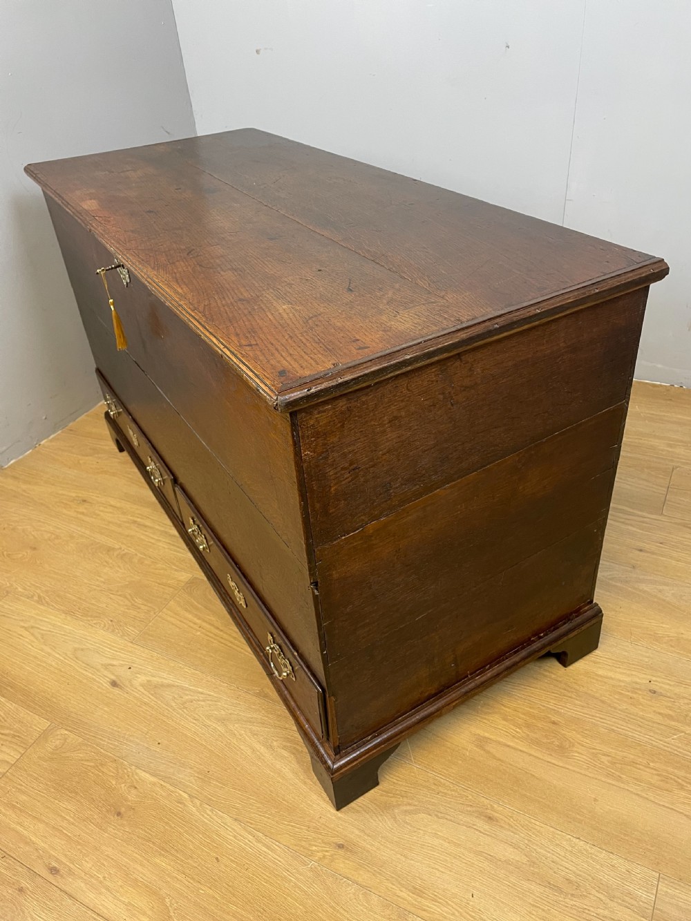 Late Georgian oak mule chest  View XII