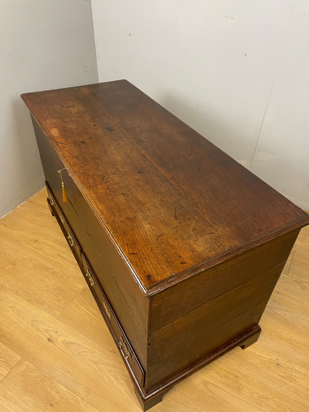 Late Georgian oak mule chest  View XIII