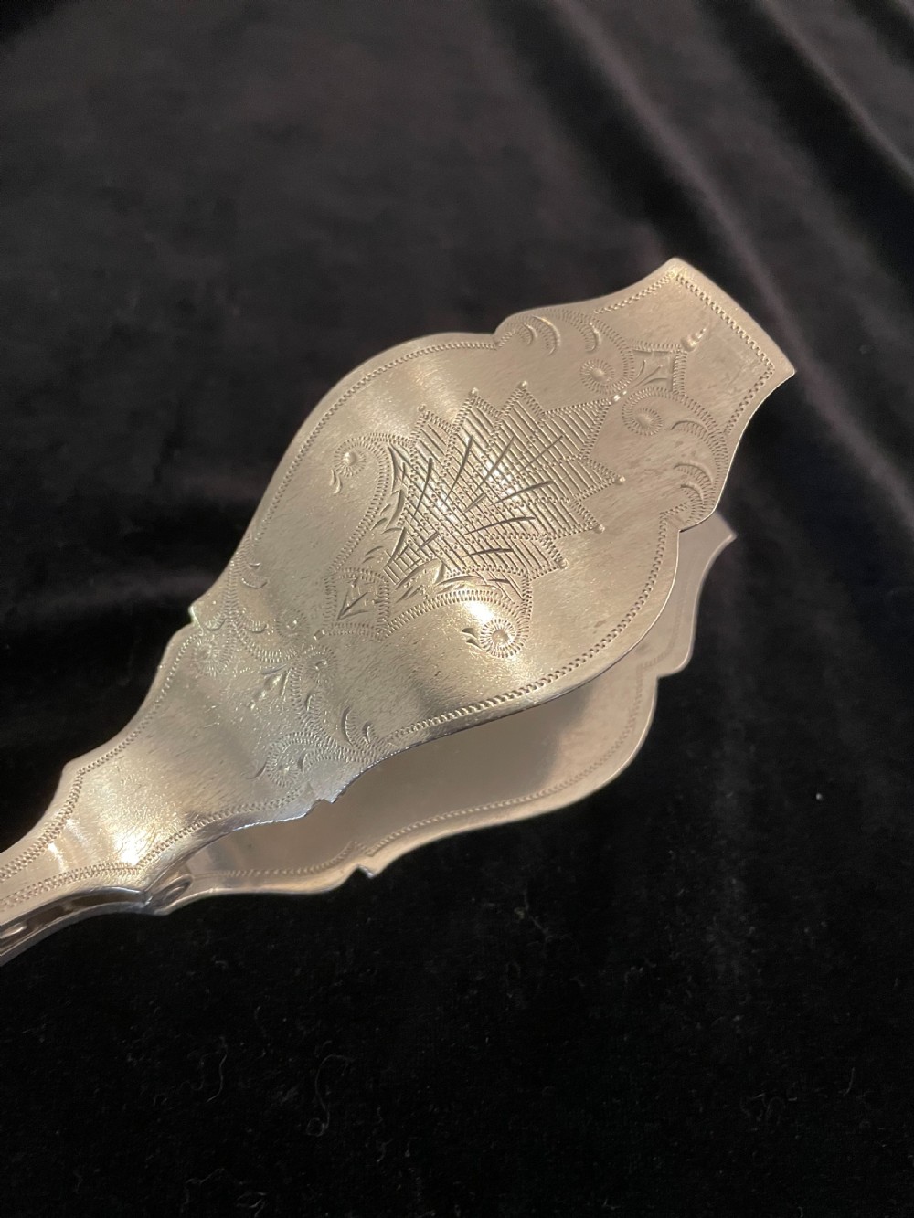 Hallmarked silver Hinged servers by Mappin and Webb  View II