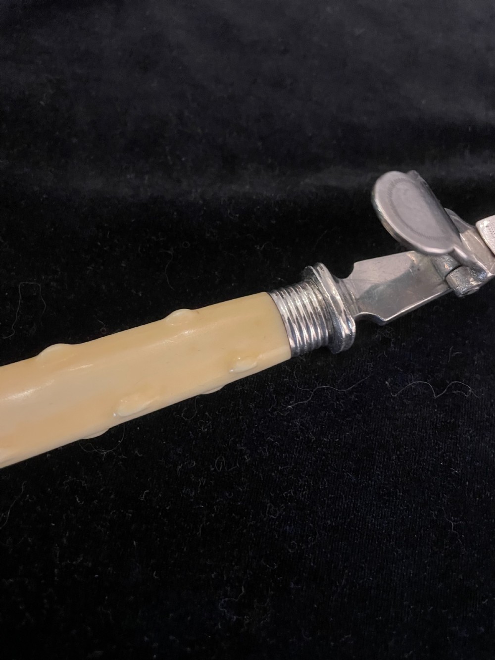 Hallmarked silver Hinged servers by Mappin and Webb  View III