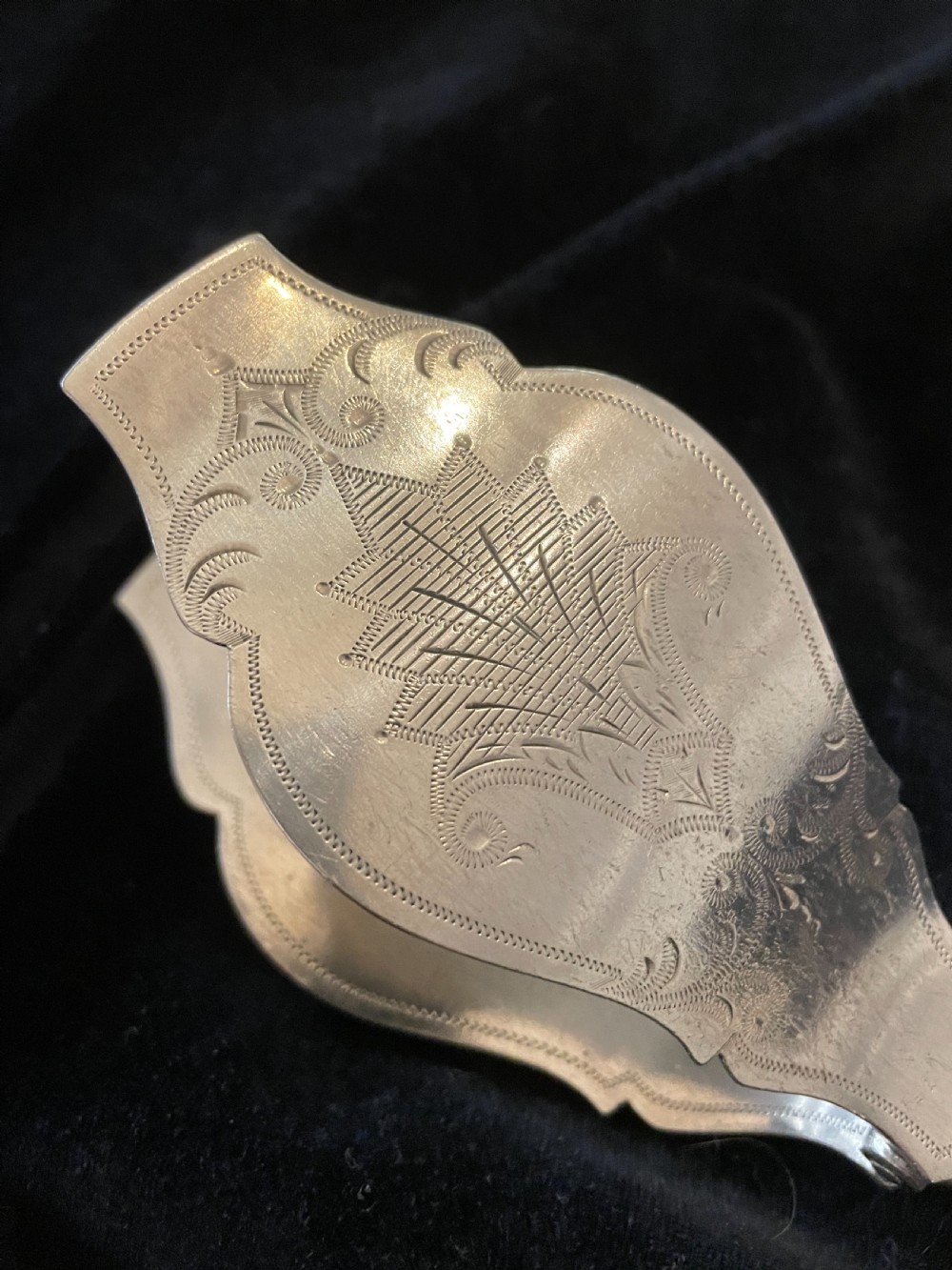 Hallmarked silver Hinged servers by Mappin and Webb  View VII