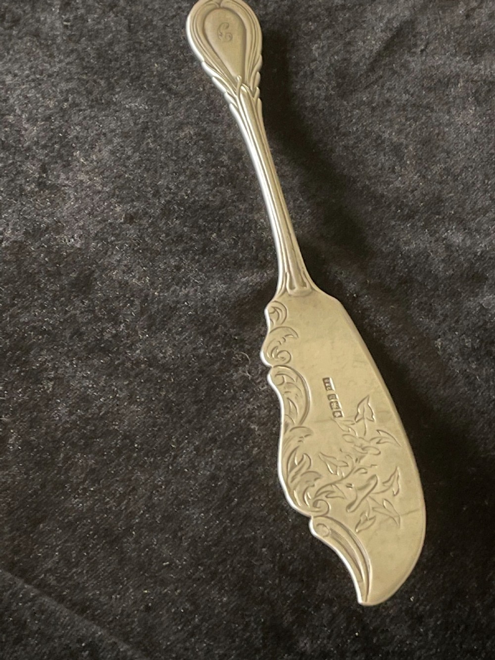Solid silver engraved butter knife Sheffield 1900 View V