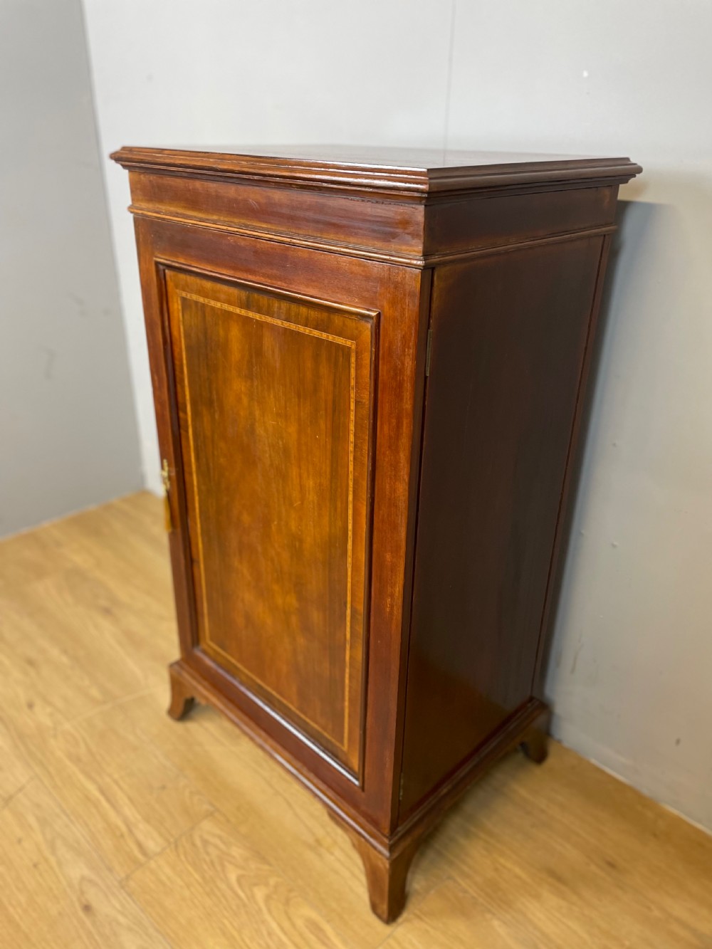 Edwardian inlaid mahogany music and record cabinet with enclosed music stand  View III