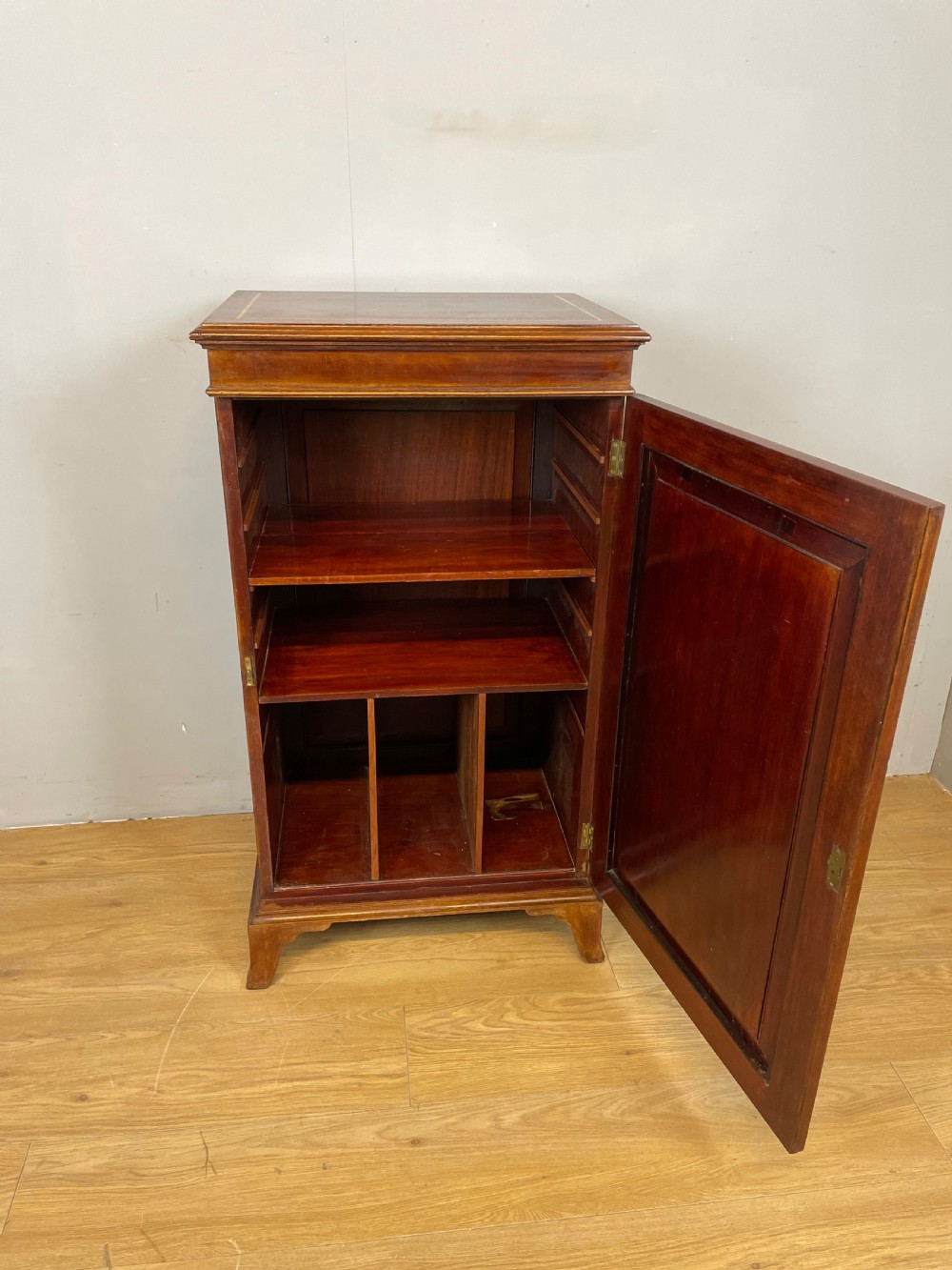 Edwardian inlaid mahogany music and record cabinet with enclosed music stand  View IV