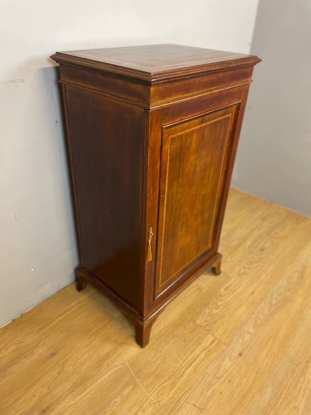 Edwardian inlaid mahogany music and record cabinet with enclosed music stand  View V