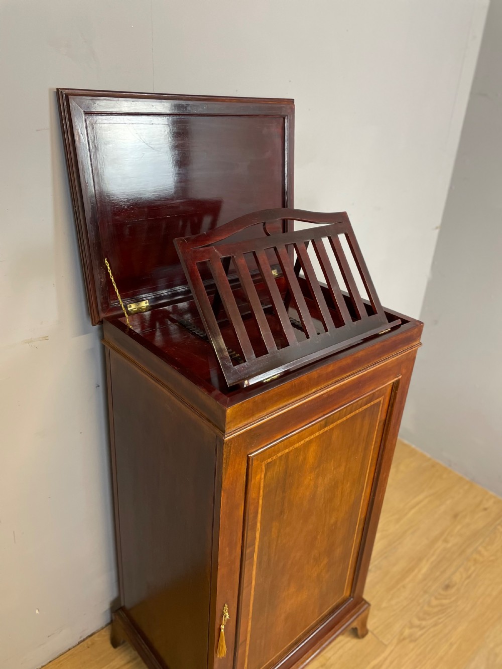 Edwardian inlaid mahogany music and record cabinet with enclosed music stand  View VI