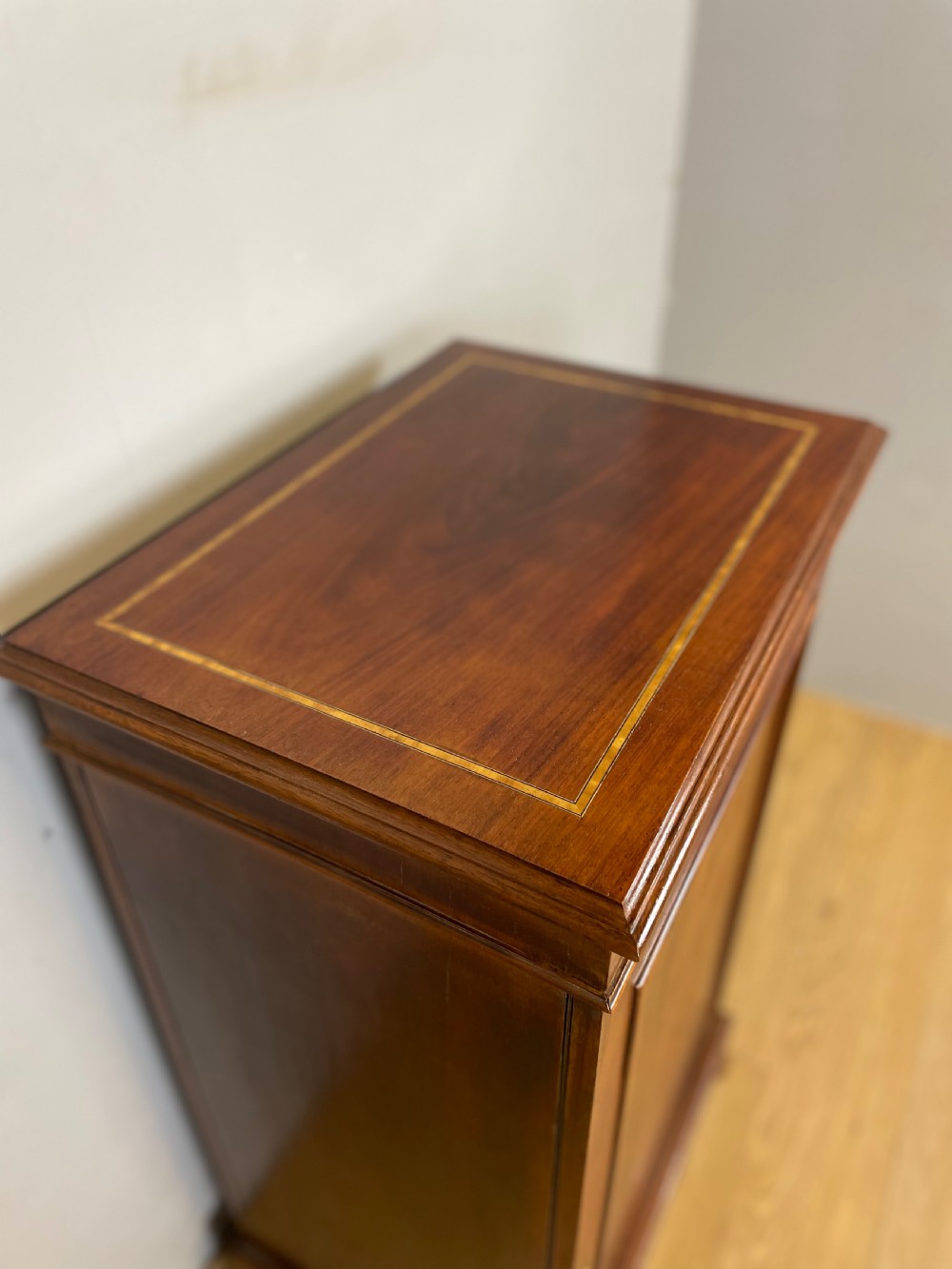 Edwardian inlaid mahogany music and record cabinet with enclosed music stand  View VIII