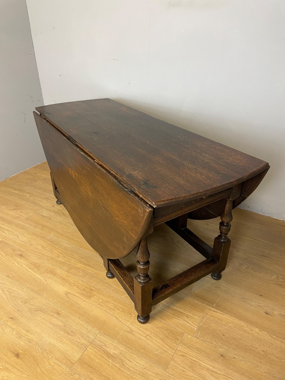 Large early nineteenth century 8 seater oak drop leaf dining table  View X