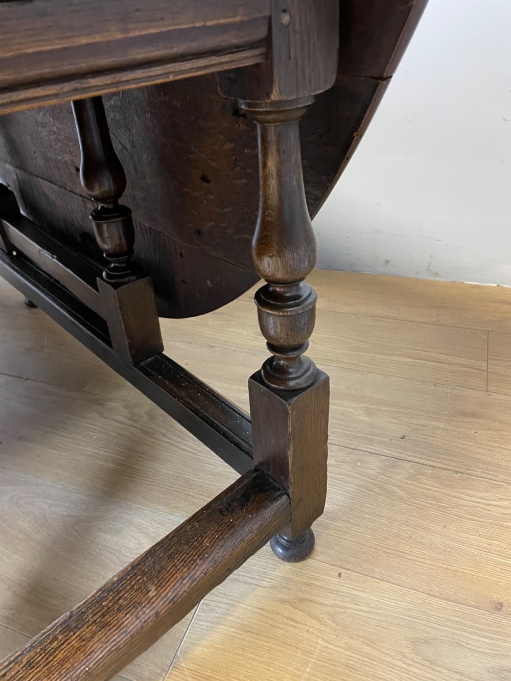 Large early nineteenth century 8 seater oak drop leaf dining table  View XII