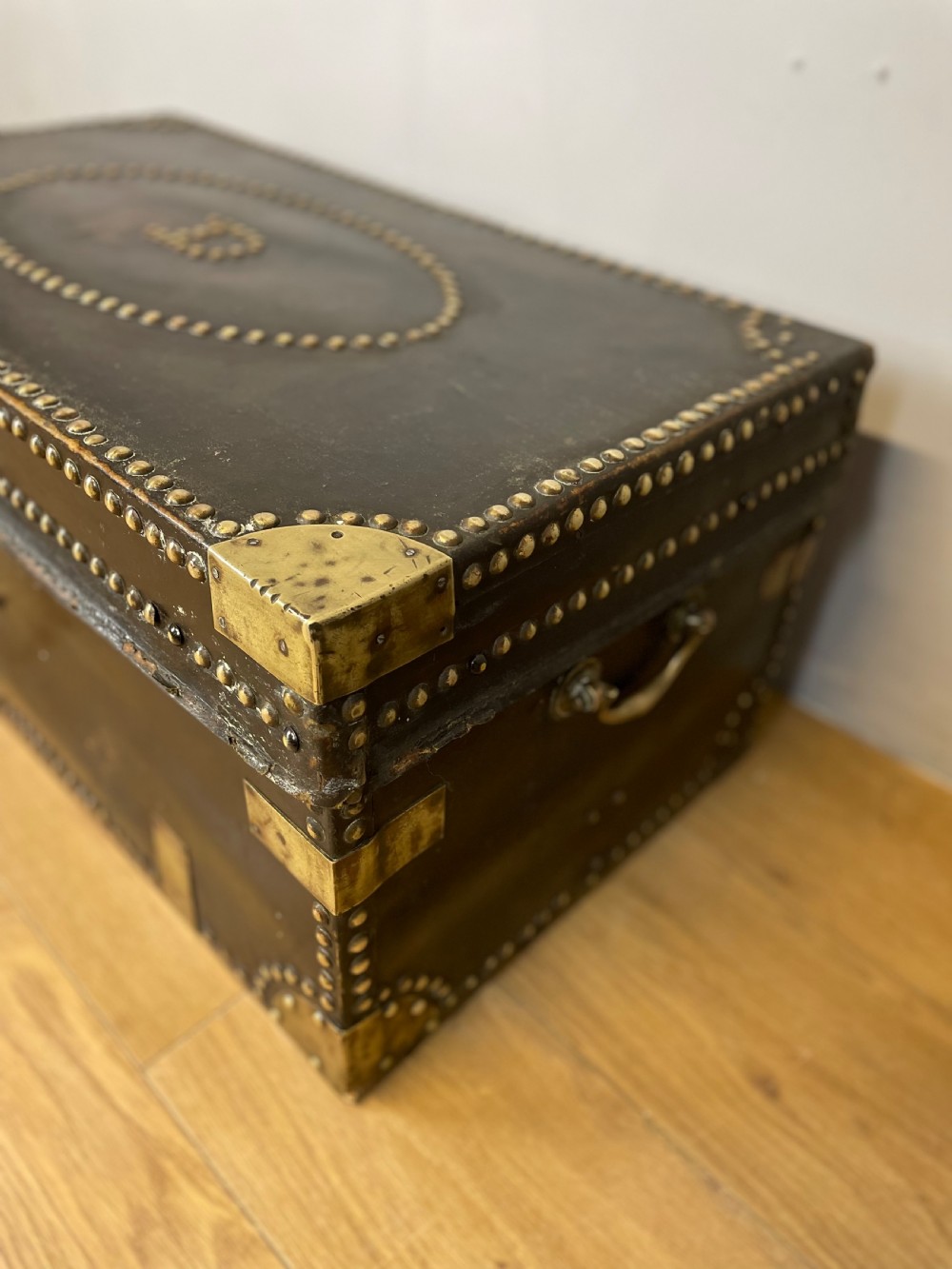 Georgian leather covered camphor wood box  circa 1820 View VII