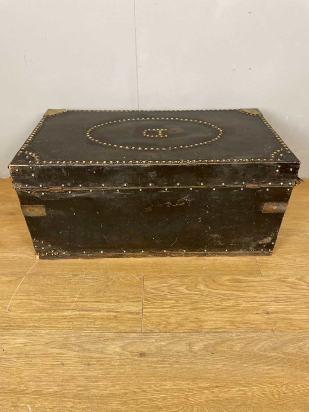 Georgian leather covered camphor wood box  circa 1820 View XIII