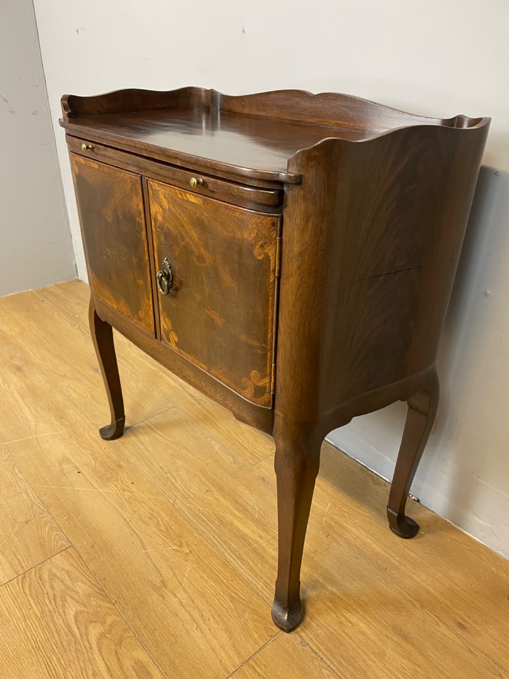 Mahogany bedside cupboard by Whytock and Reid Edinburgh  View IV
