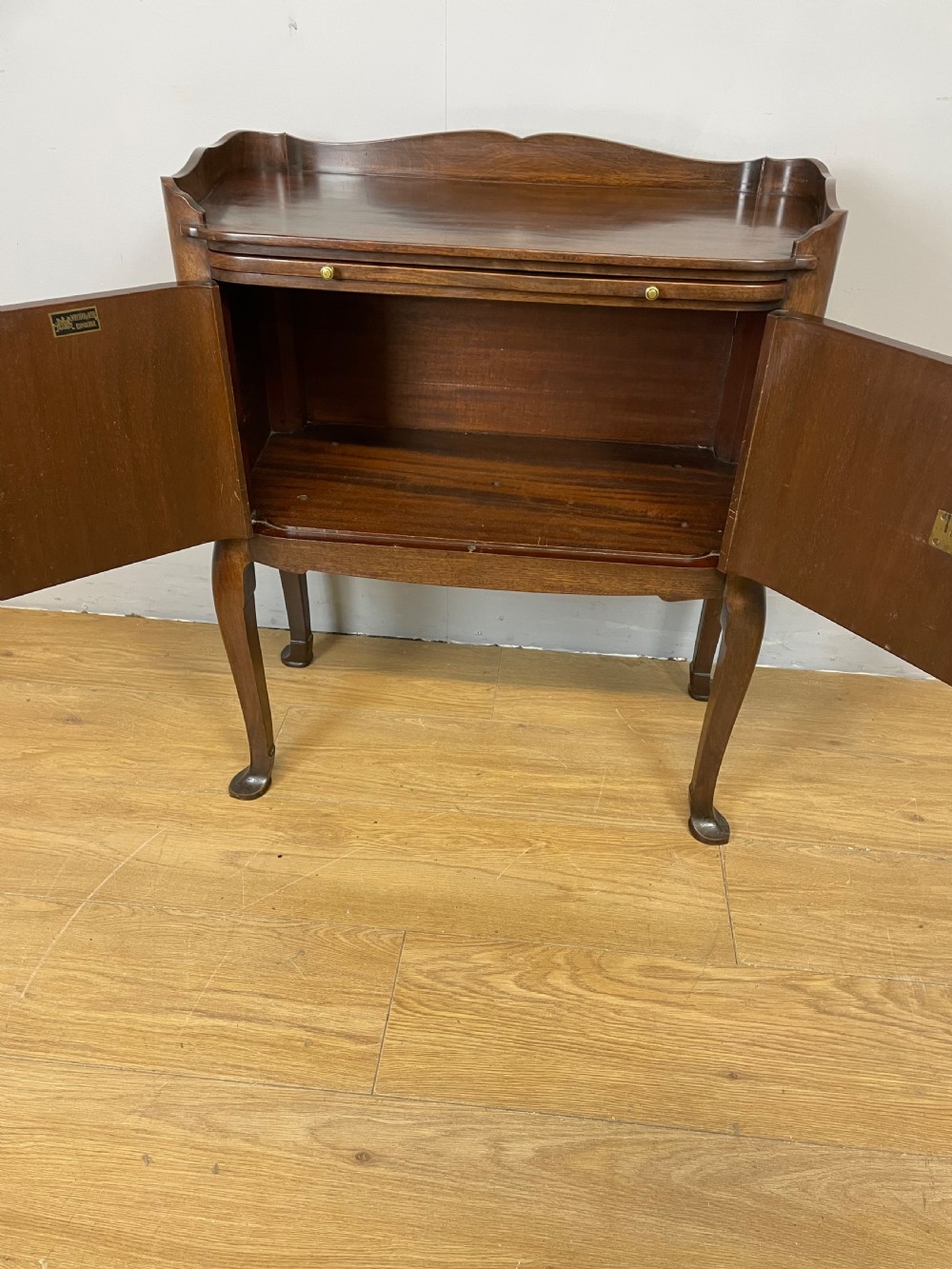 Mahogany bedside cupboard by Whytock and Reid Edinburgh  View VII