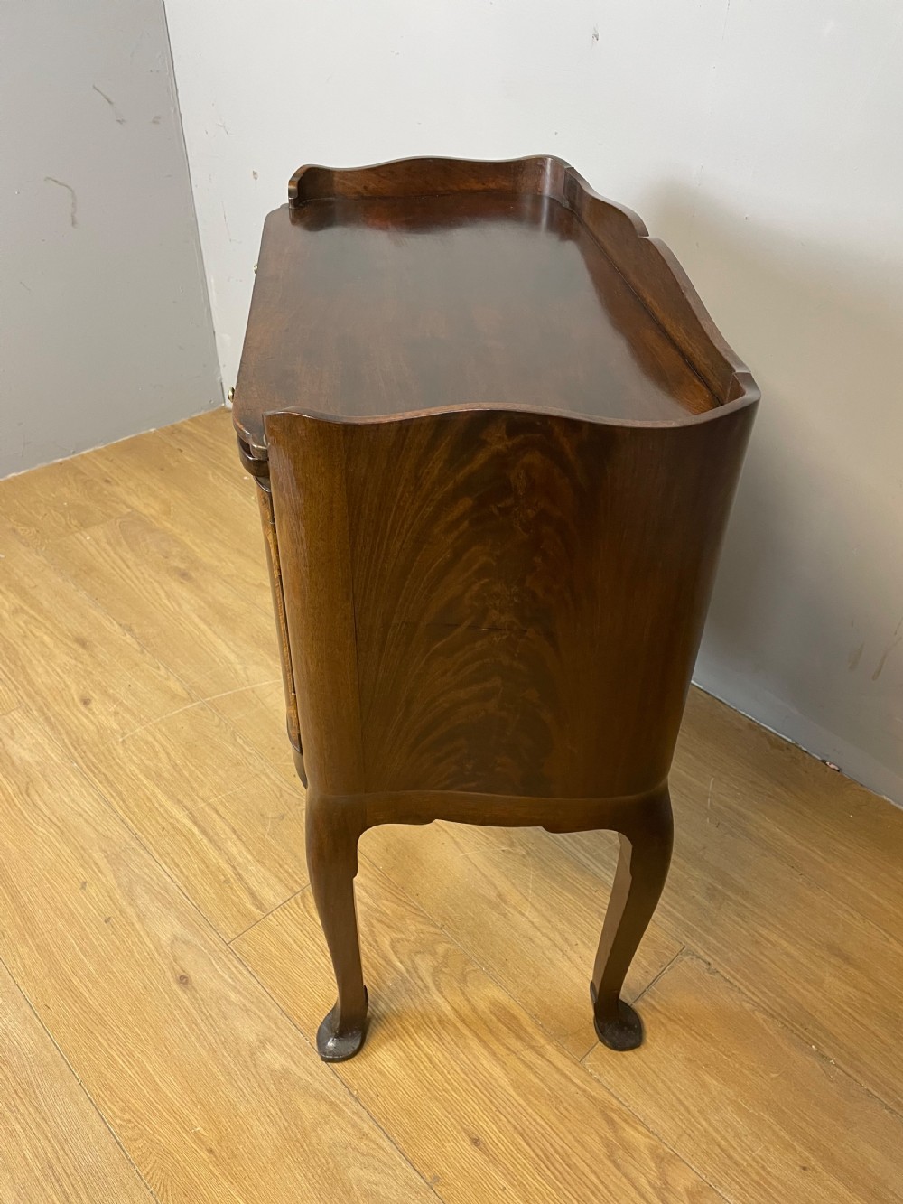 Mahogany bedside cupboard by Whytock and Reid Edinburgh  View VIII