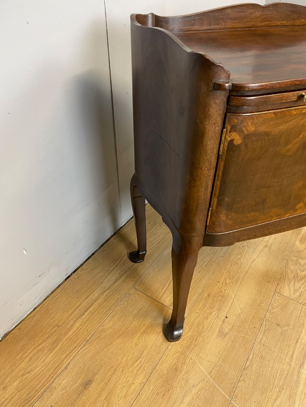 Mahogany bedside cupboard by Whytock and Reid Edinburgh  View IX