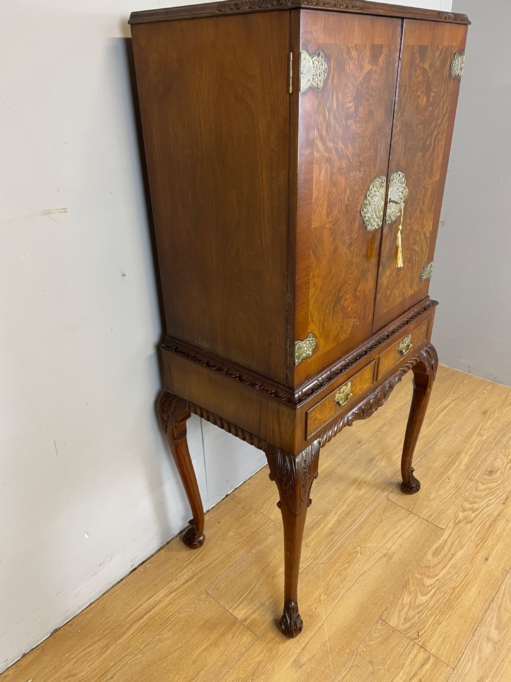 Burr walnut drinks cabinet circa 1930 View VII