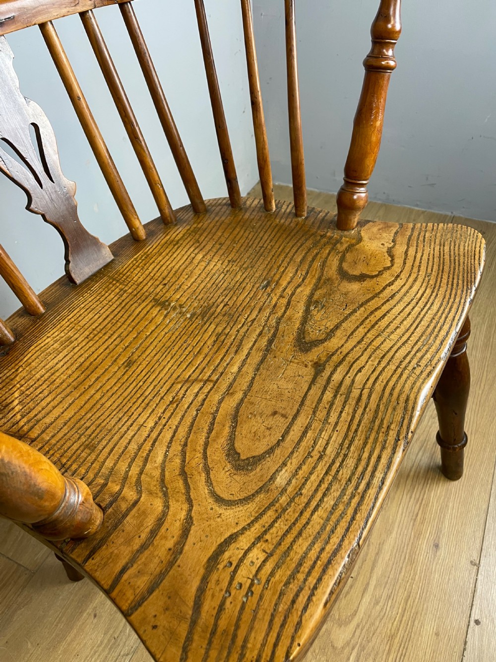Early nineteenth century yew and elm Windsor chair with crinoline under stretcher  View VIII