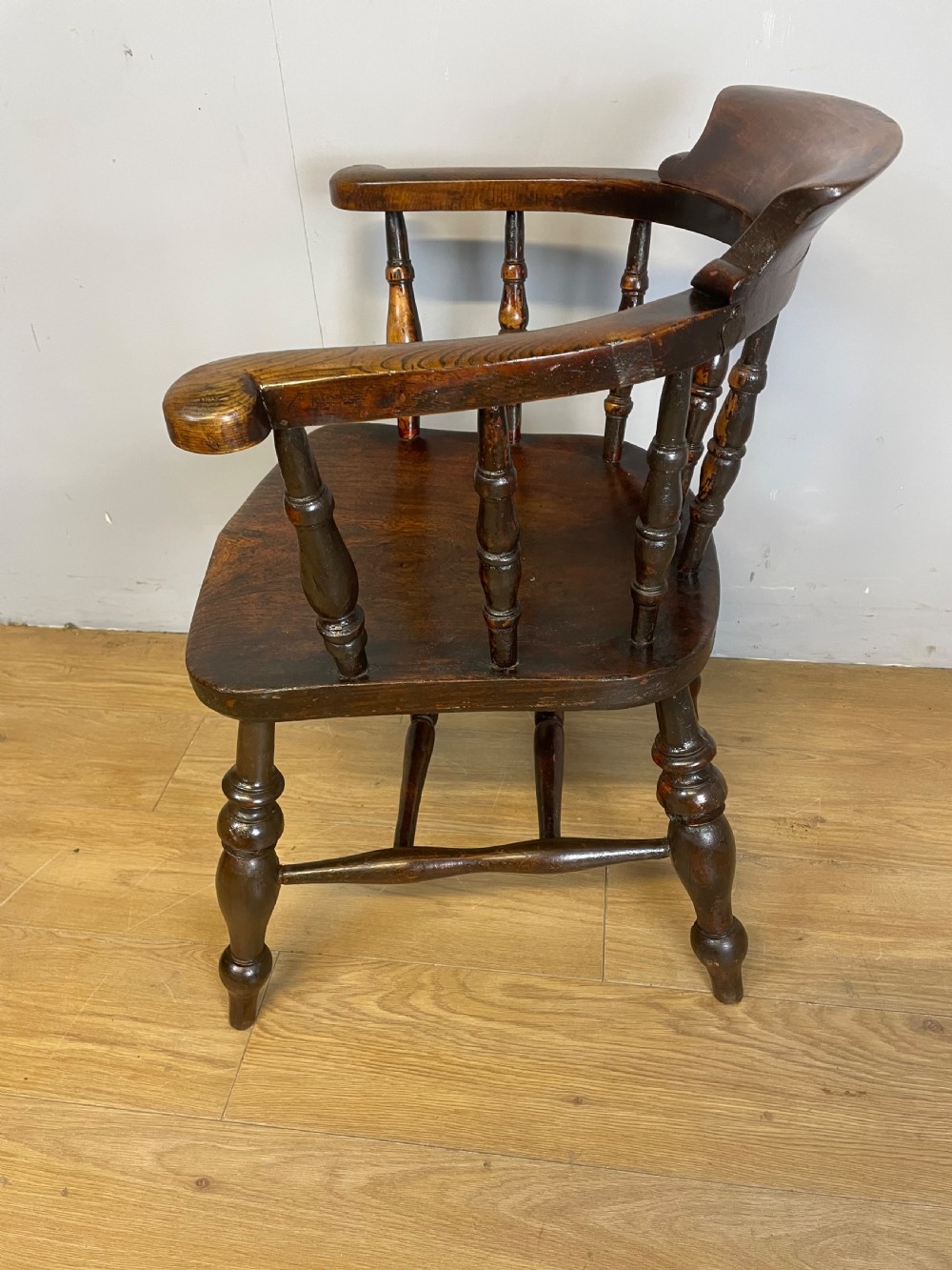 C19TH ash and elm smokers bow Windsor chair  View IV