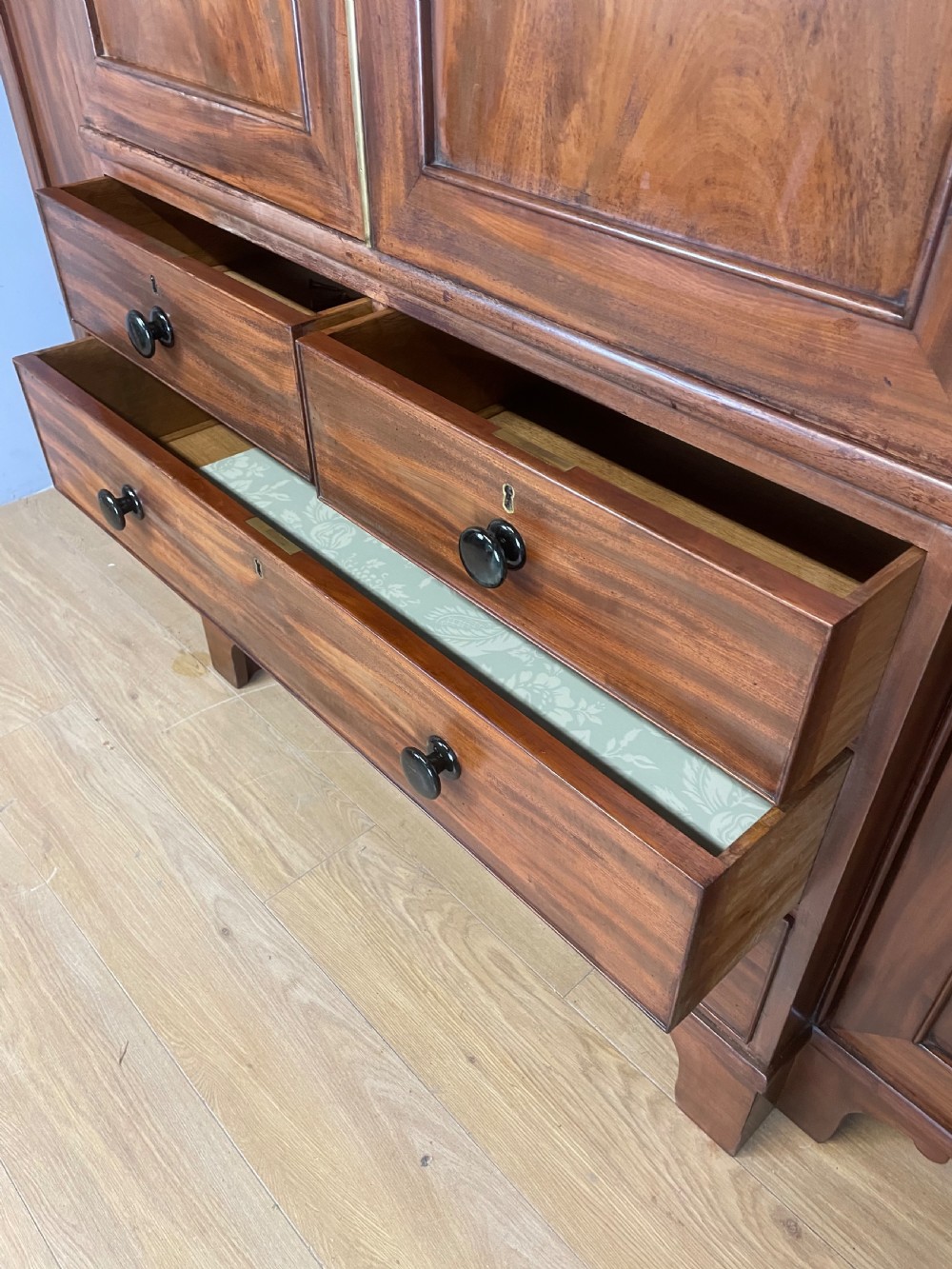 Georgian country house flame mahogany four door  wardrobe  View VIII