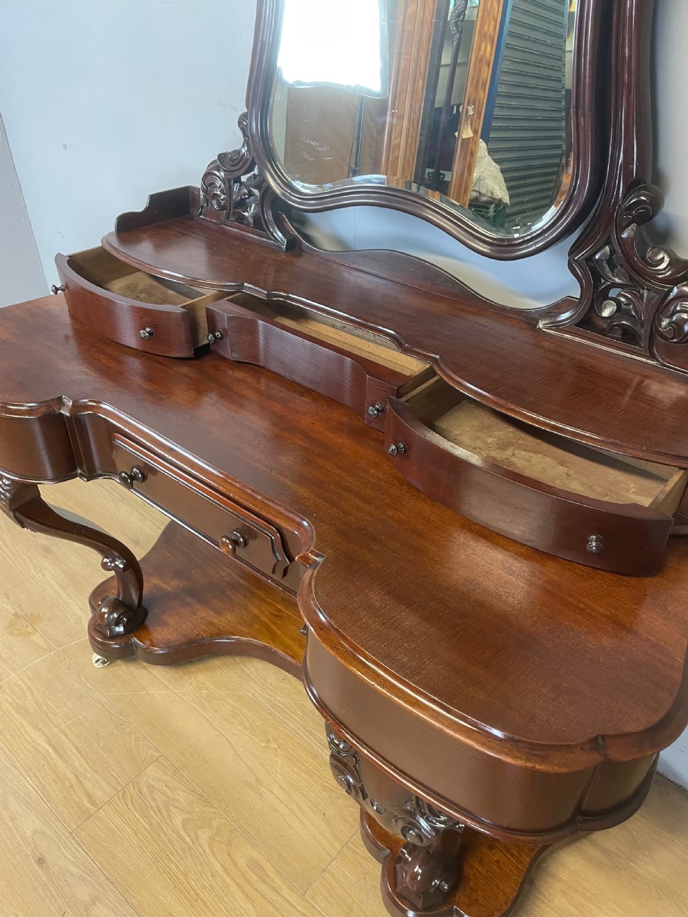 Victorian mahogany Duchesse dressing table  View VI
