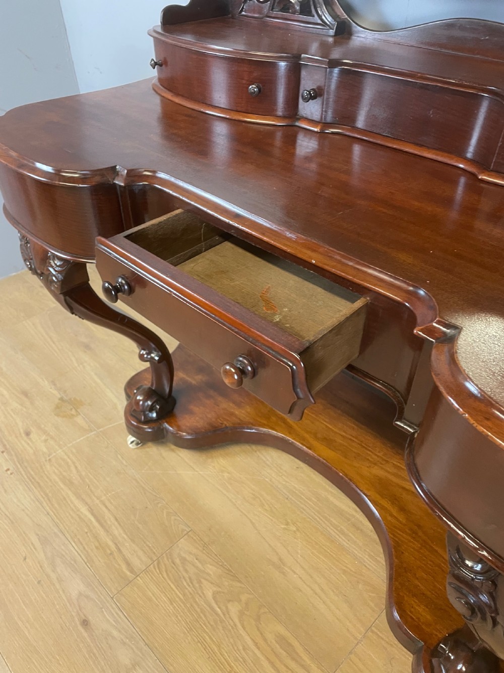 Victorian mahogany Duchesse dressing table  View VII