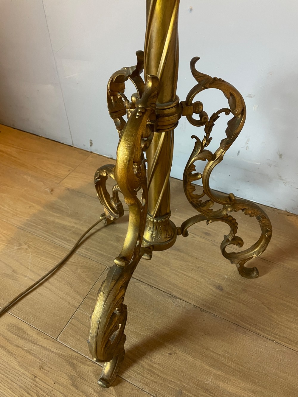 Brass and onyx Rococo standard lamp  View VIII