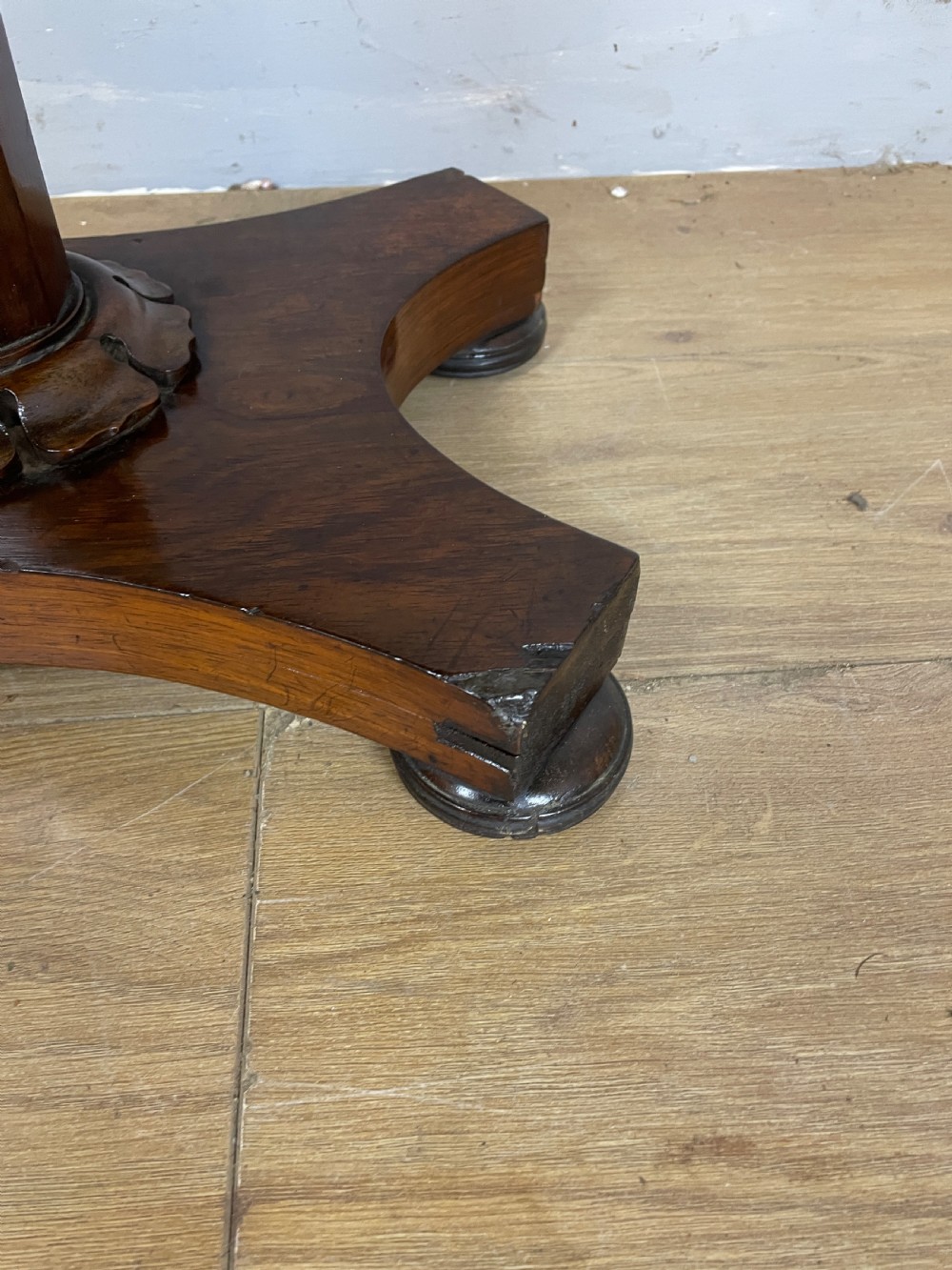 Late Regency rosewood pedestal table  View VII