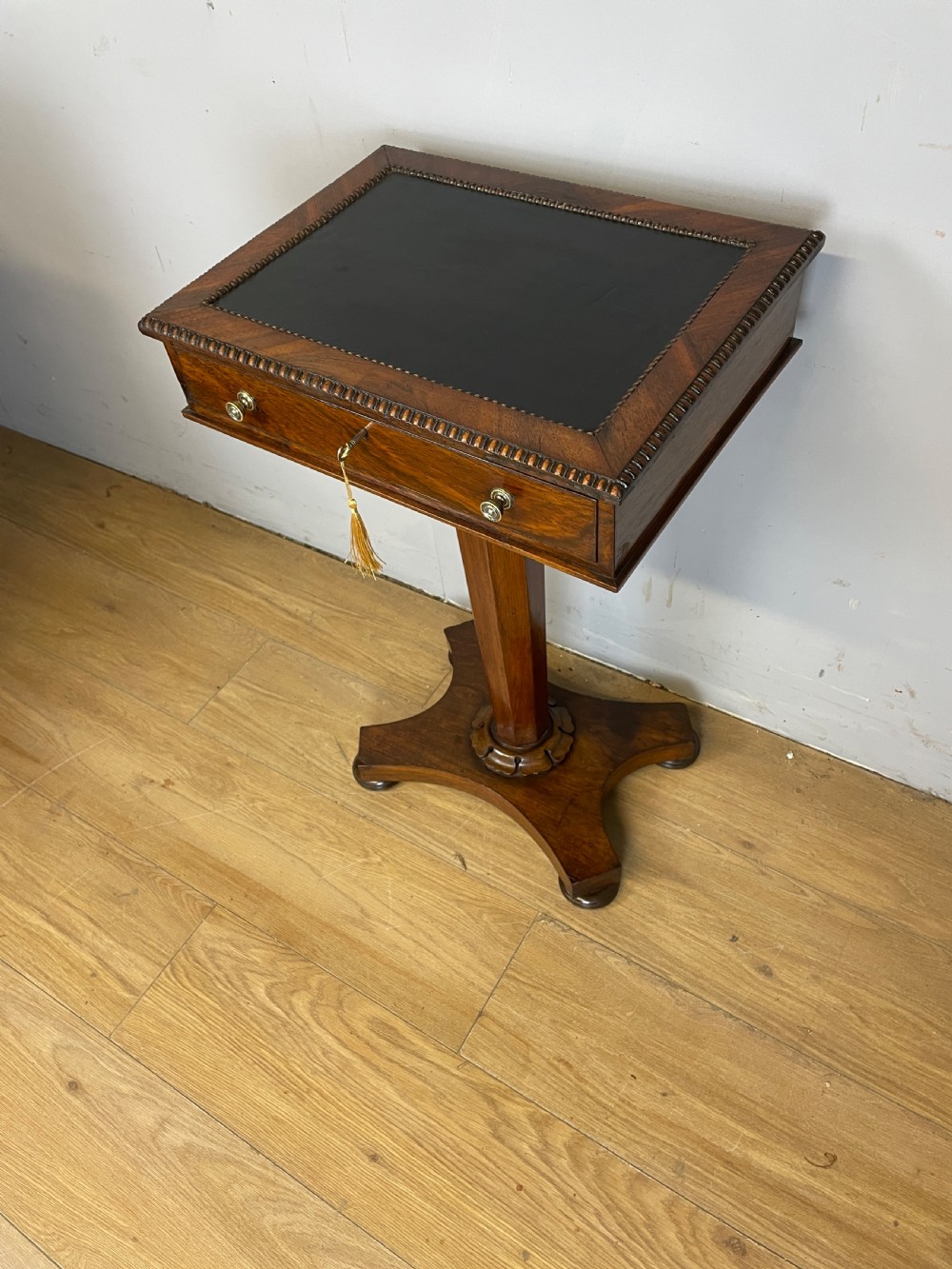 Late Regency rosewood pedestal table  View XI