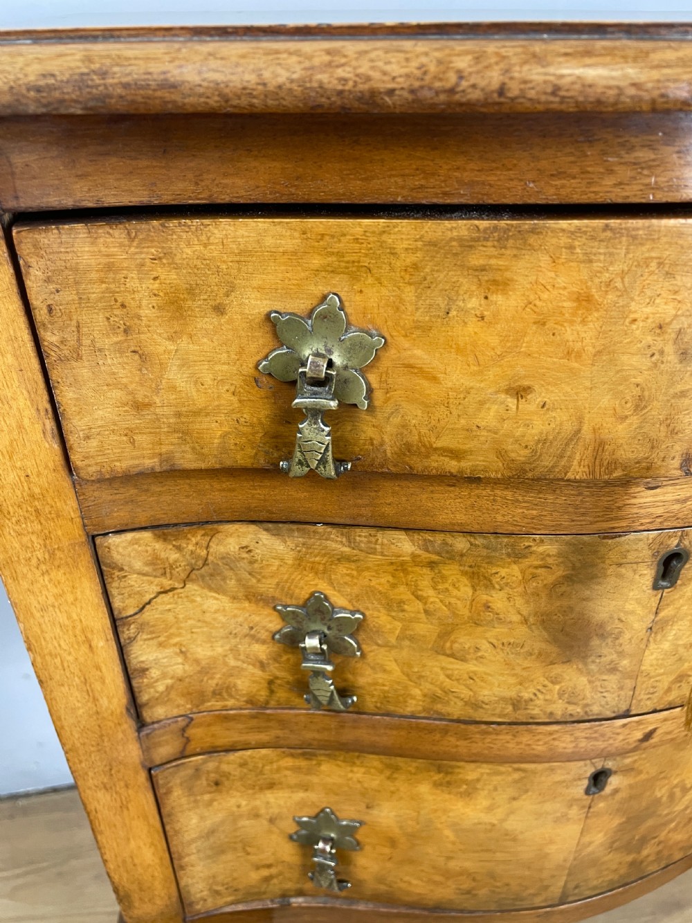 Burr walnut serpentine fronted three height chest of drawers  View VIII