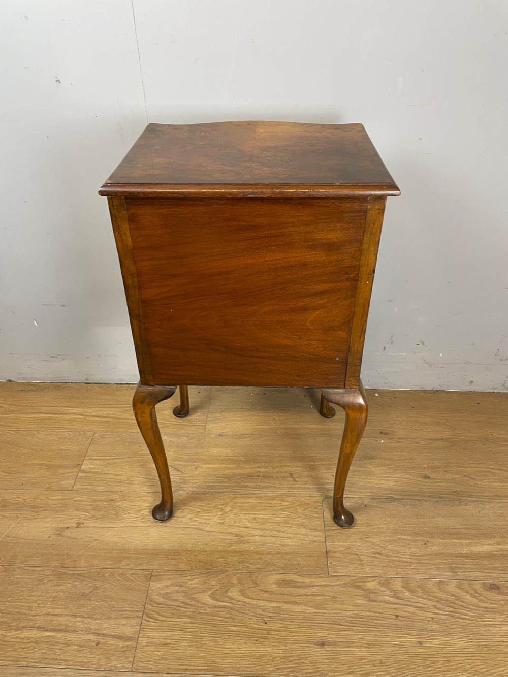 Burr walnut serpentine fronted three height chest of drawers  View IX
