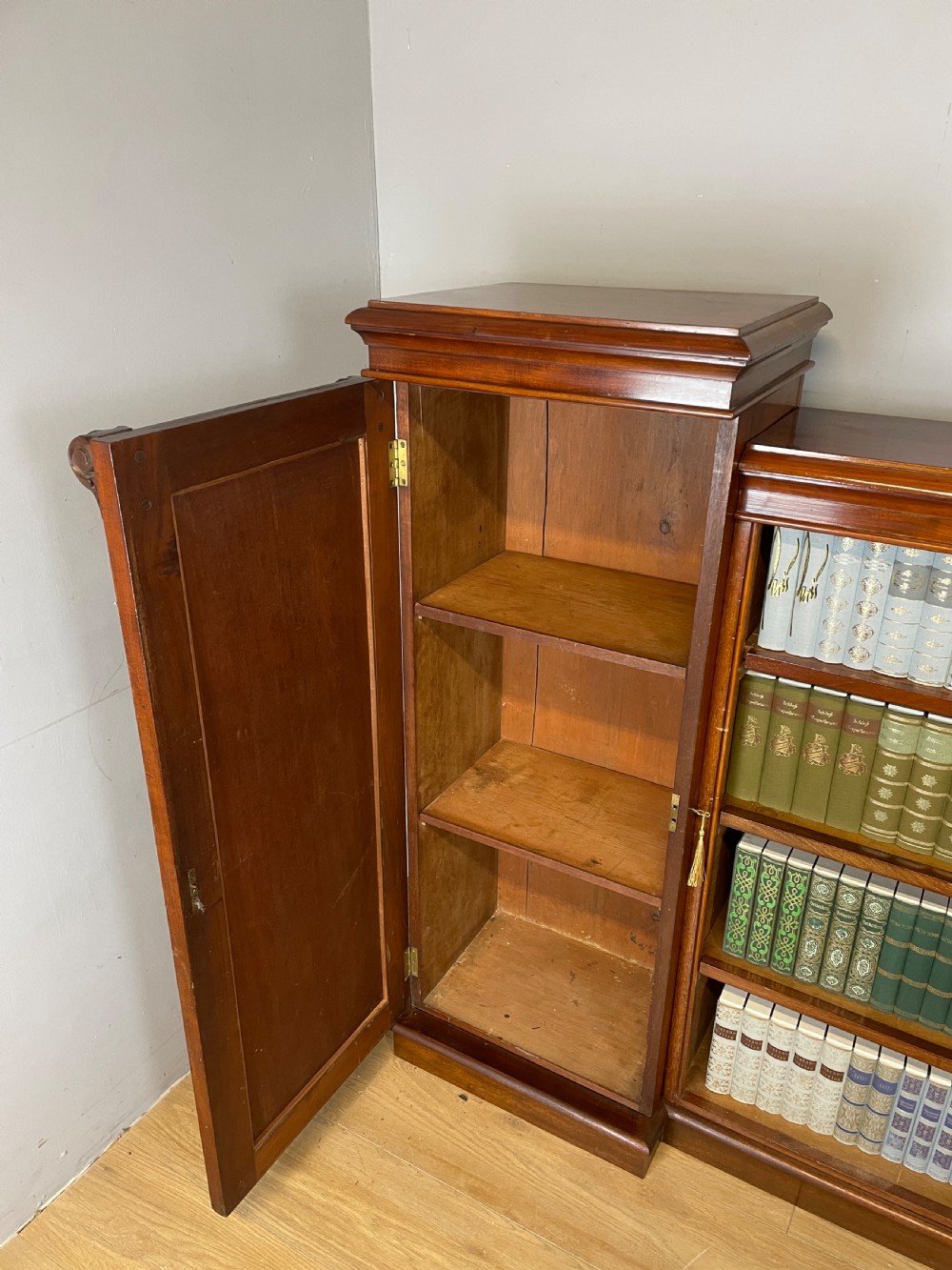 C19TH freestanding flame mahogany bookcase  View VIII