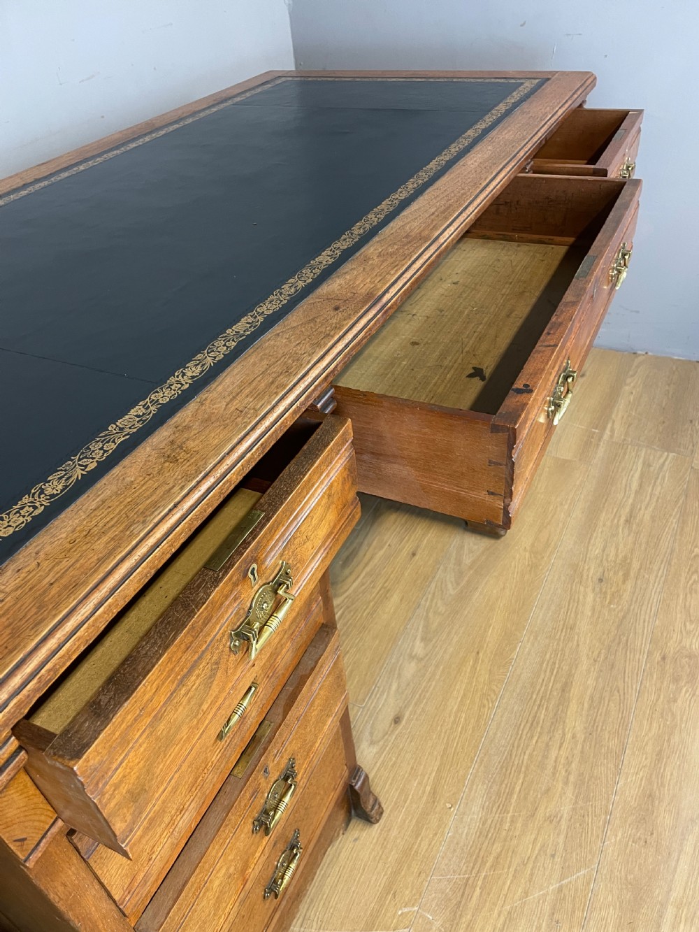 C19TH walnut desk with tooled  inset leather top View VIII