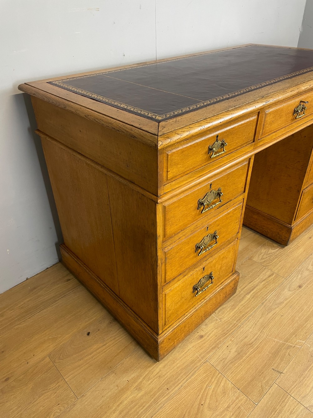C19TH antique golden oak twin pedestal desk  View VII