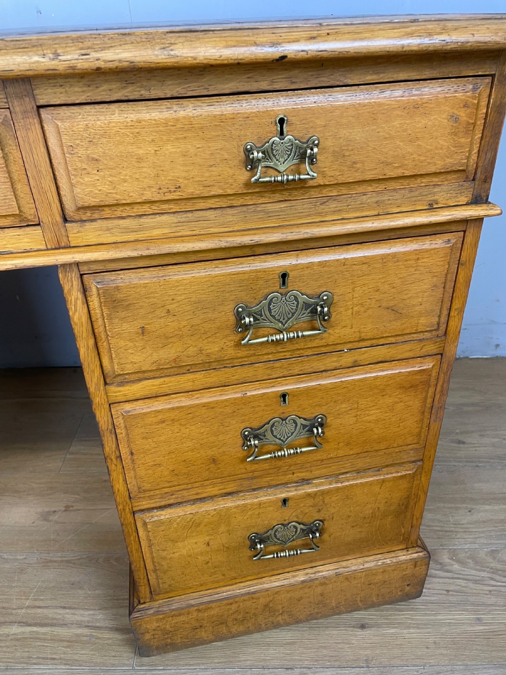 C19TH antique golden oak twin pedestal desk  View XIII