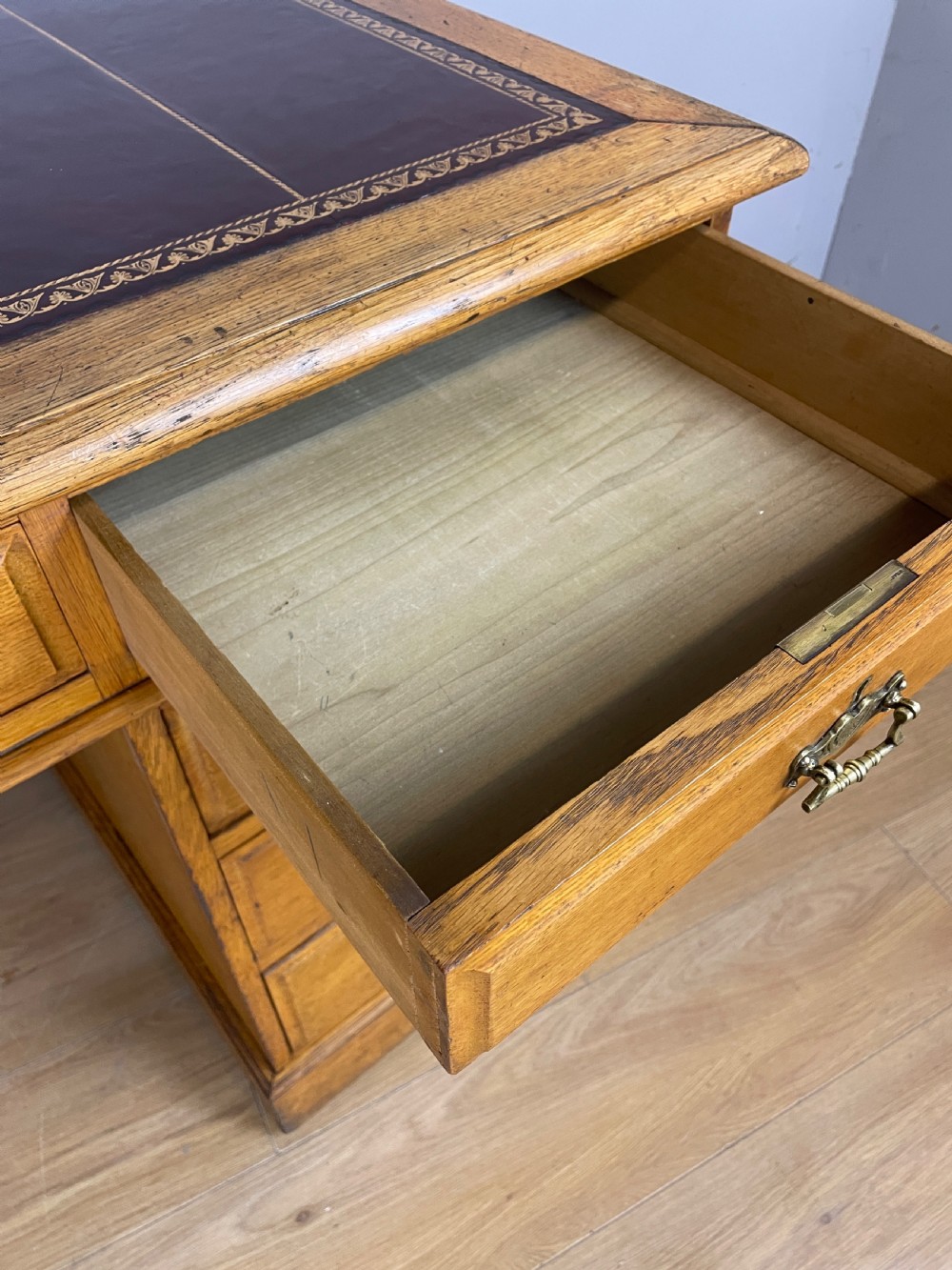 C19TH antique golden oak twin pedestal desk  View XV