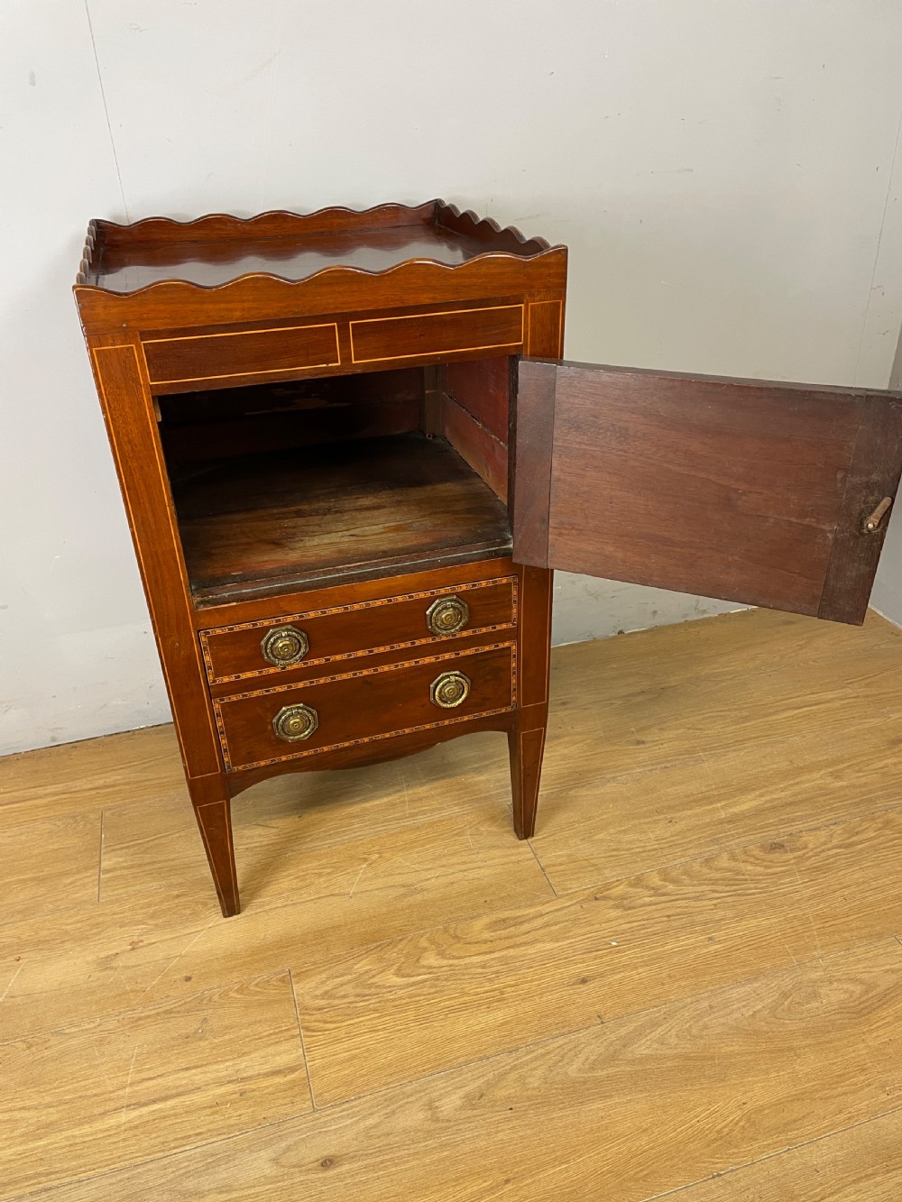 Antique Georgian inlaid mahogany bedside cupboard  View VII
