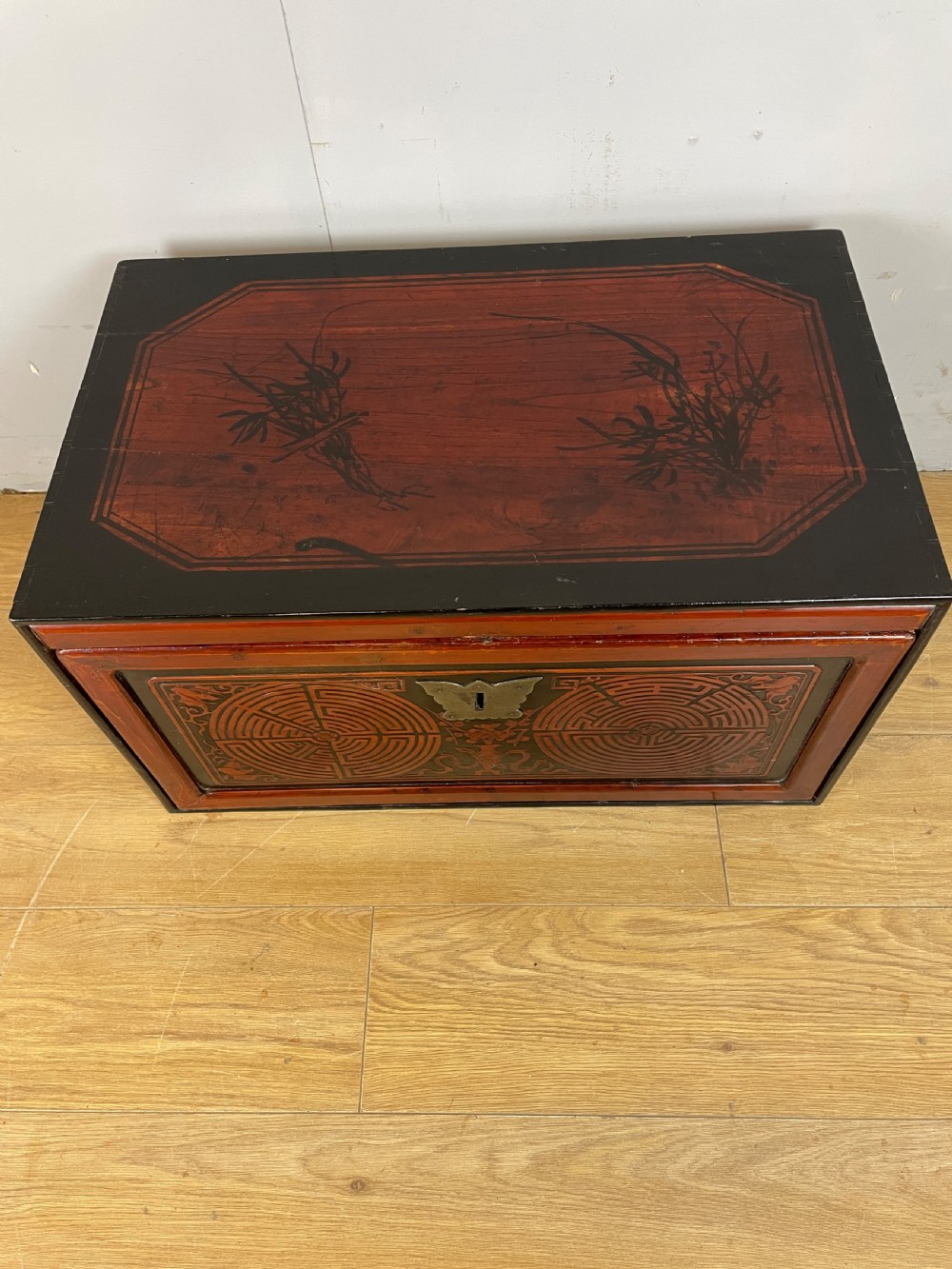 Chinese lacquer dowry chest c.1920 View III