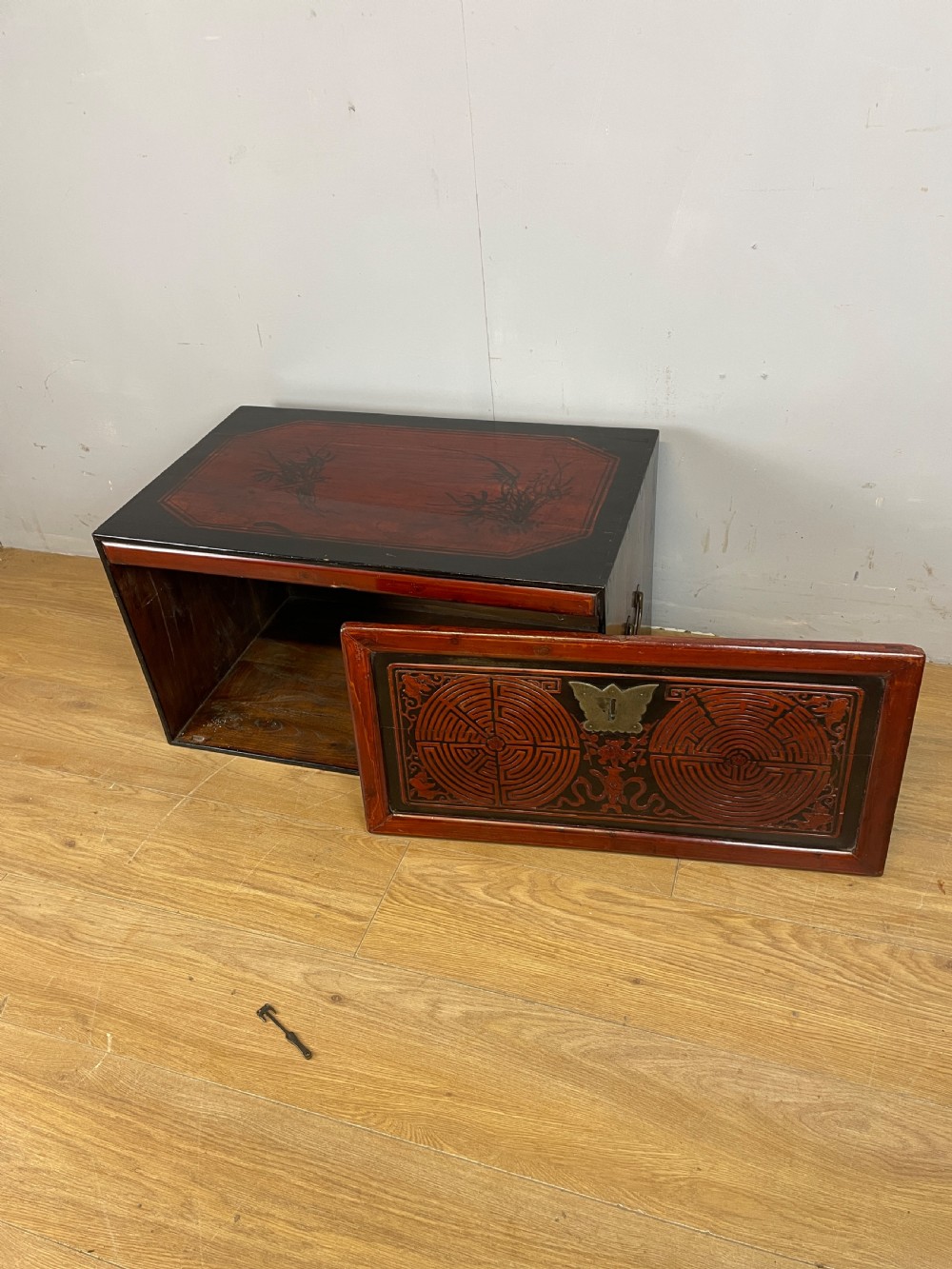Chinese lacquer dowry chest c.1920 View VIII