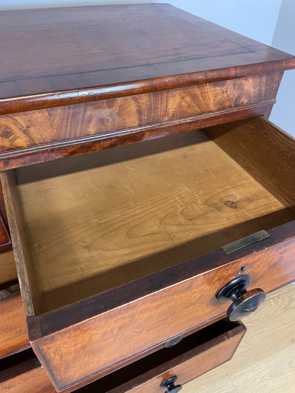 Georgian four height mahogany chest of drawers  View VIII
