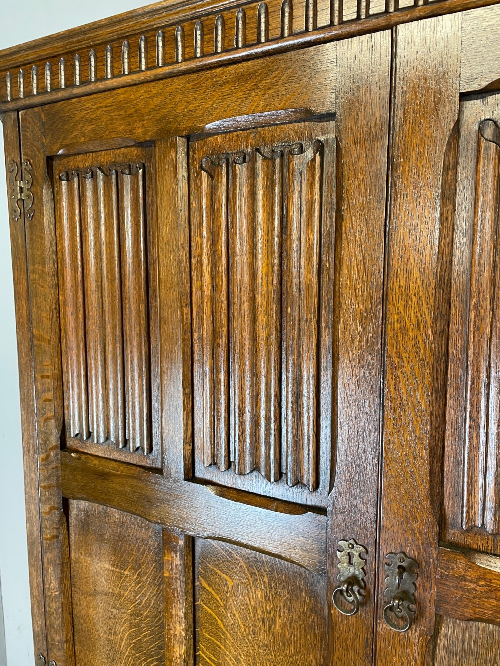 Early C20th linen fold oak hall cupboard  View III