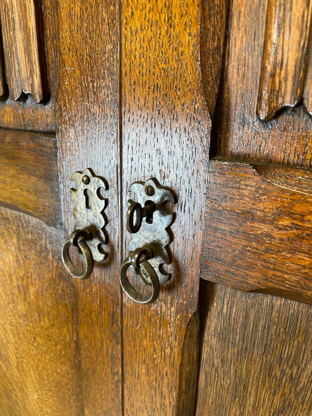 Early C20th linen fold oak hall cupboard  View IV